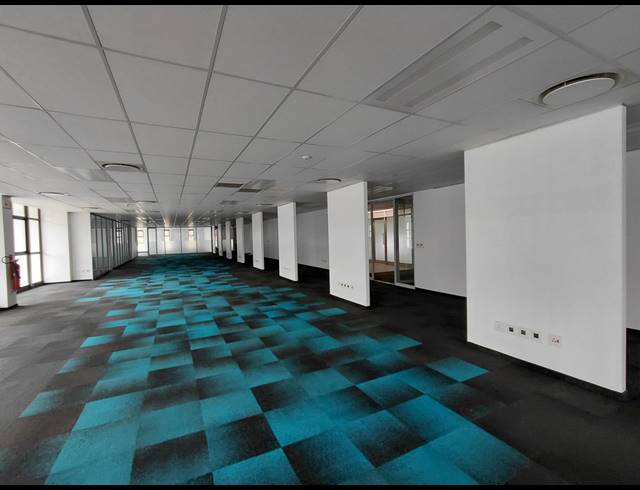 1,005M² OFFICE TO LET IN BRYANSTON